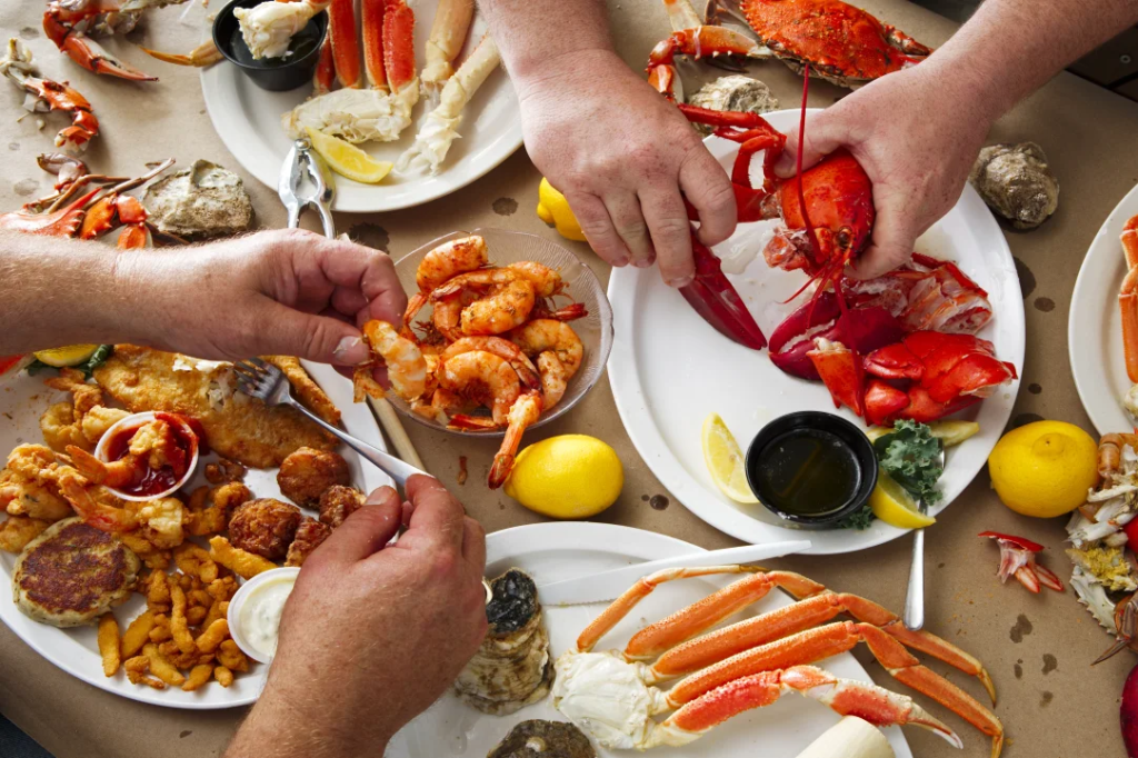 Spain’s extensive coastline provides an abundance of fresh seafood, which naturally finds its way into the street food offerings, especially in coastal regions like Galicia, Catalonia, and Andalusia