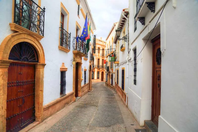 Ronda’s Old Town, also known as La Ciudad, is a charming area filled with narrow cobblestone streets, whitewashed buildings