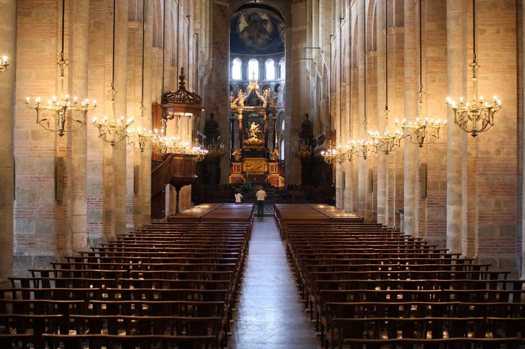 One of the most iconic landmarks in Toulouse, the Basilique Saint-Sernin is a must-see for anyone visiting the city. This Romanesque-style basilica, built between the 11th and 13th centuries