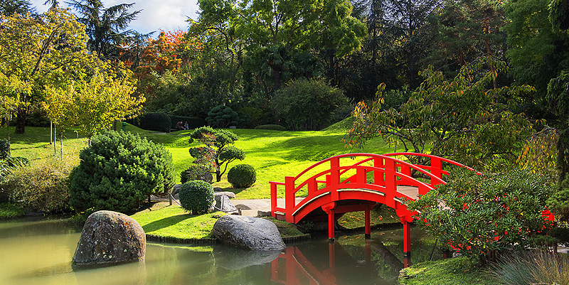 Located in the Compans Caffarelli park, the Jardin Japonais (Japanese Garden) offers a peaceful escape from the hustle and bustle of the city