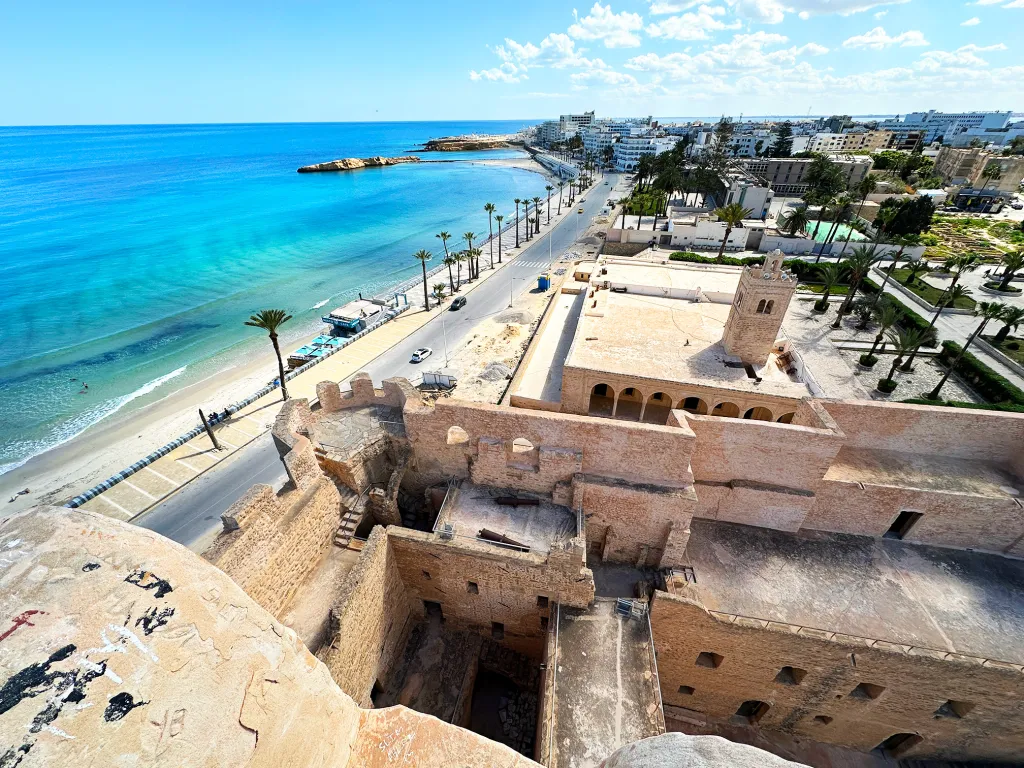 Monastir’s Ribat is one of Tunisia ’s most iconic fortresses, featured in numerous films. Climb its towers for breathtaking views of the city and the Mediterranean Sea.