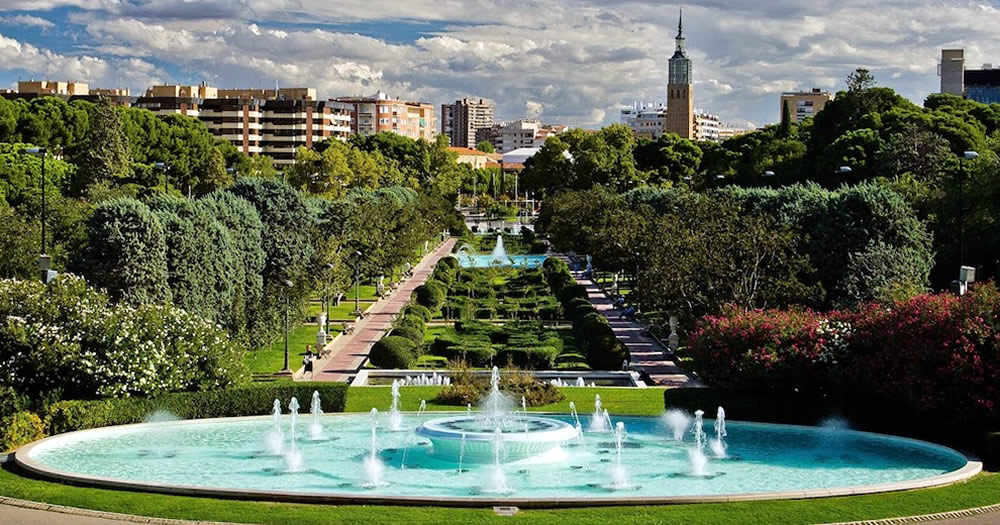 Parque Grande José Antonio Labordeta is Zaragoza's largest park, offering a tranquil retreat with beautifully landscaped gardens, fountains, and monuments. It's the perfect place for a relaxing afternoon or a family outing.