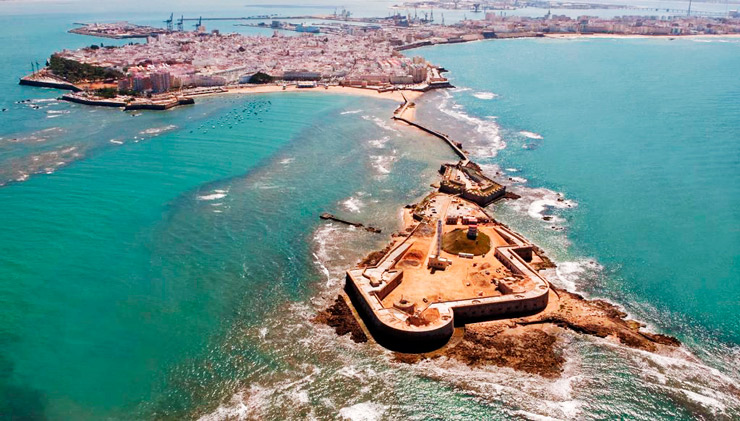 Situated at the end of a long causeway, the Castillo de San Sebastián is a historic fortress that offers stunning views of the Atlantic Ocean