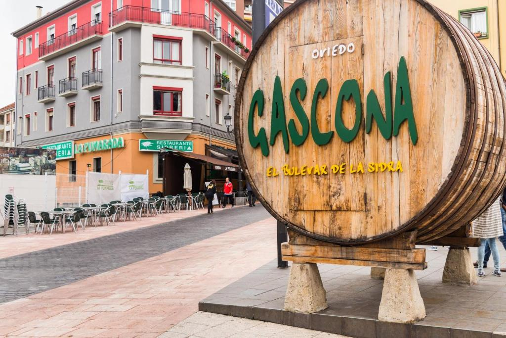 No visit to Oviedo would be complete without experiencing Gascona Street, also known as "Cider Boulevard