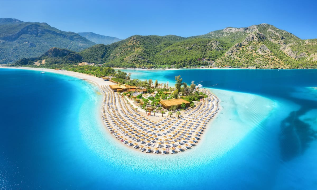 Fethiye, located on the southwestern coast, is a paradise for both thrill-seekers and those looking to unwind by the sea. The town is a gateway to the Lycian Way, one of the world’s top trekking routes, and the famous Blue Lagoon at Oludeniz.