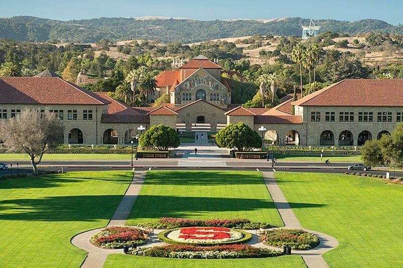 Stanford University, located in California’s Silicon Valley, is known not only for its academic prestige but also for its close ties to the tech industry. Since its founding in 1885, Stanford has produced leaders in business, government, and science, making it one of the most influential universities in the world.