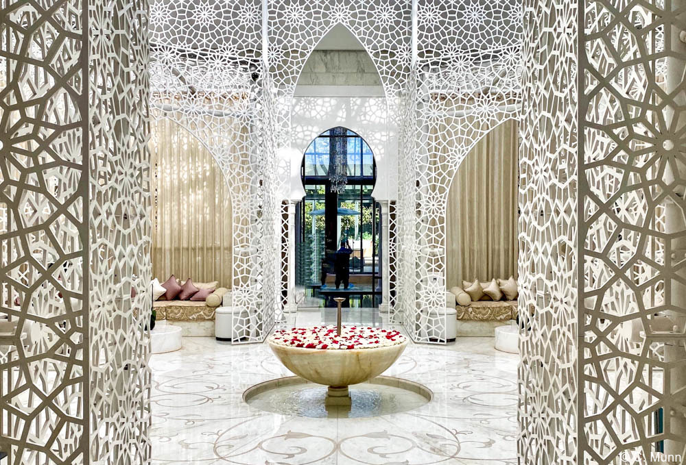 For travelers seeking an affordable yet luxurious experience, Morocco offers the perfect balance. While the country is home to high-end hotels and resorts, it also offers a wide range of affordable accommodations that don’t compromise on comfort or style.