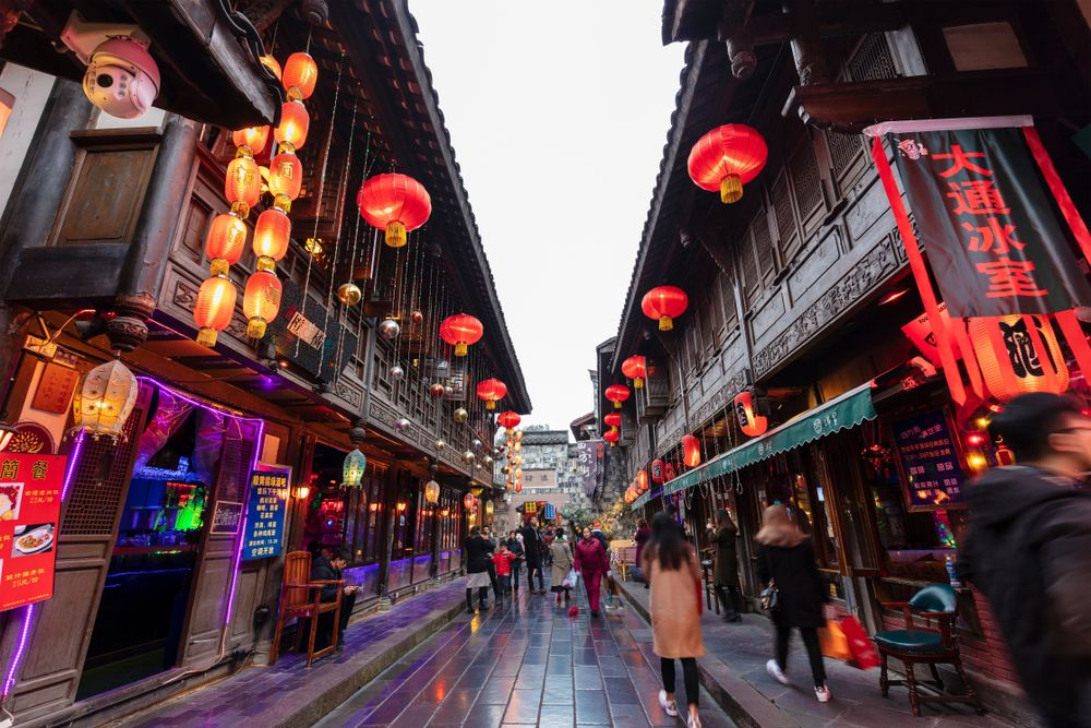 Chengdu, the capital of Sichuan Province, is famous for its relaxed vibe, Sichuan cuisine, and, of course, being home to the beloved Giant Pandas. It’s a city that combines a rich cultural heritage with the charm of modern life.