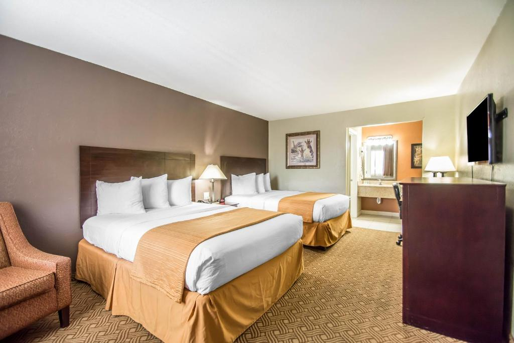 Just a short drive from Walt Disney World, Quality Inn & Suites by the Parks is a hidden gem for budget-conscious travelers